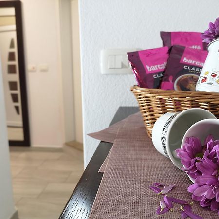 Apartments Zababa ไพราน ภายนอก รูปภาพ