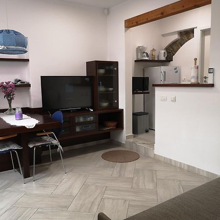 Apartments Zababa ไพราน ภายนอก รูปภาพ