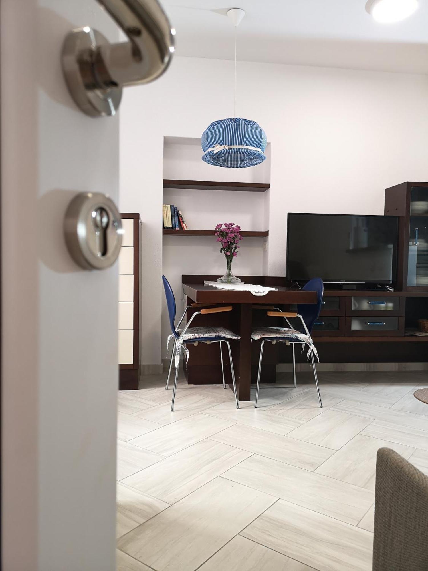 Apartments Zababa ไพราน ภายนอก รูปภาพ