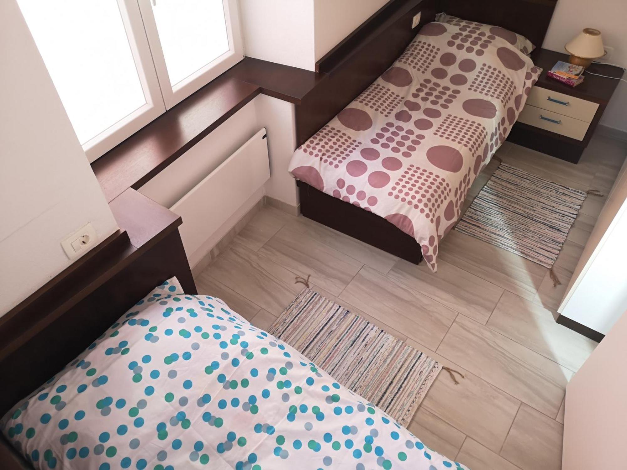 Apartments Zababa ไพราน ภายนอก รูปภาพ