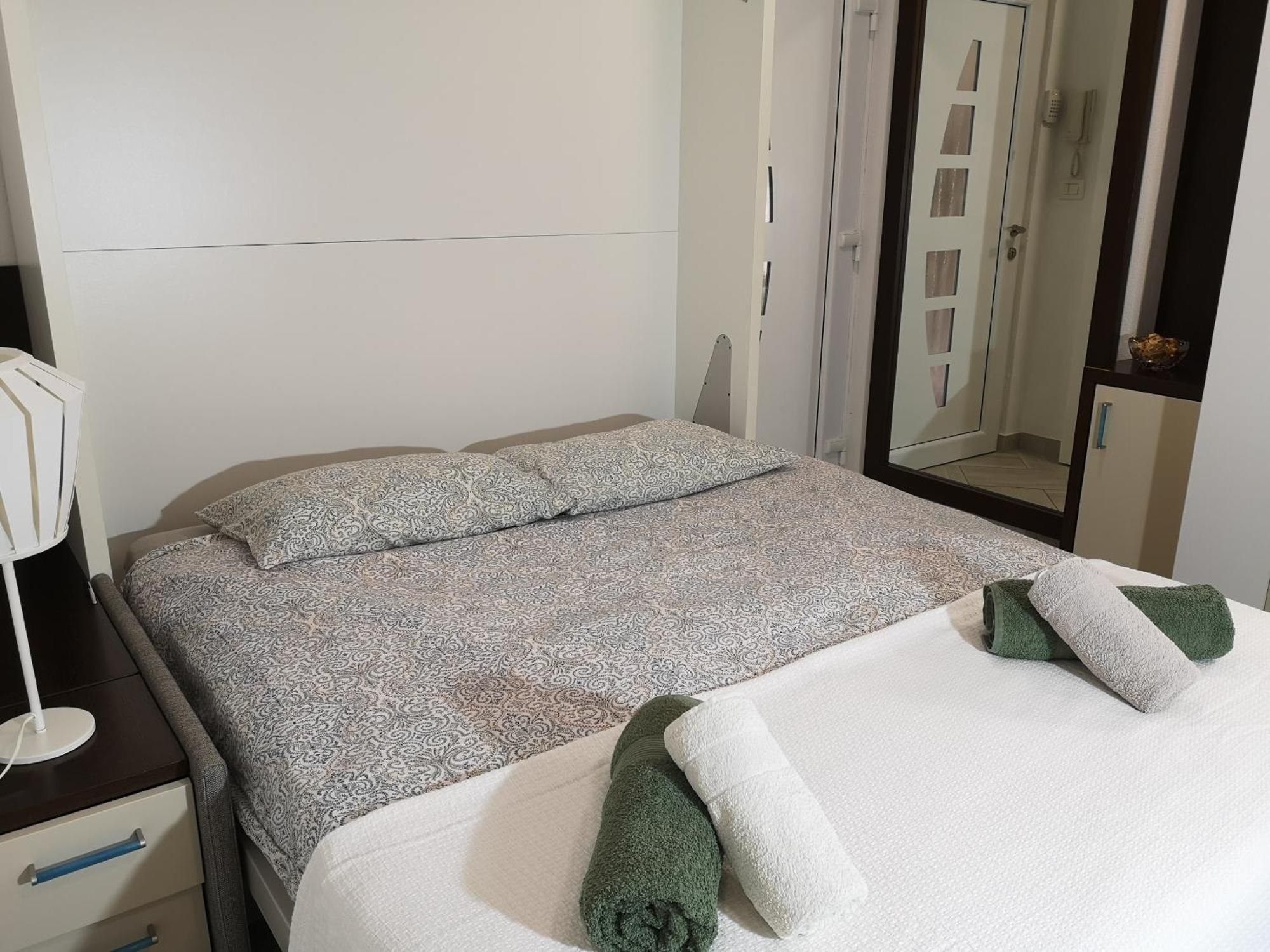 Apartments Zababa ไพราน ภายนอก รูปภาพ